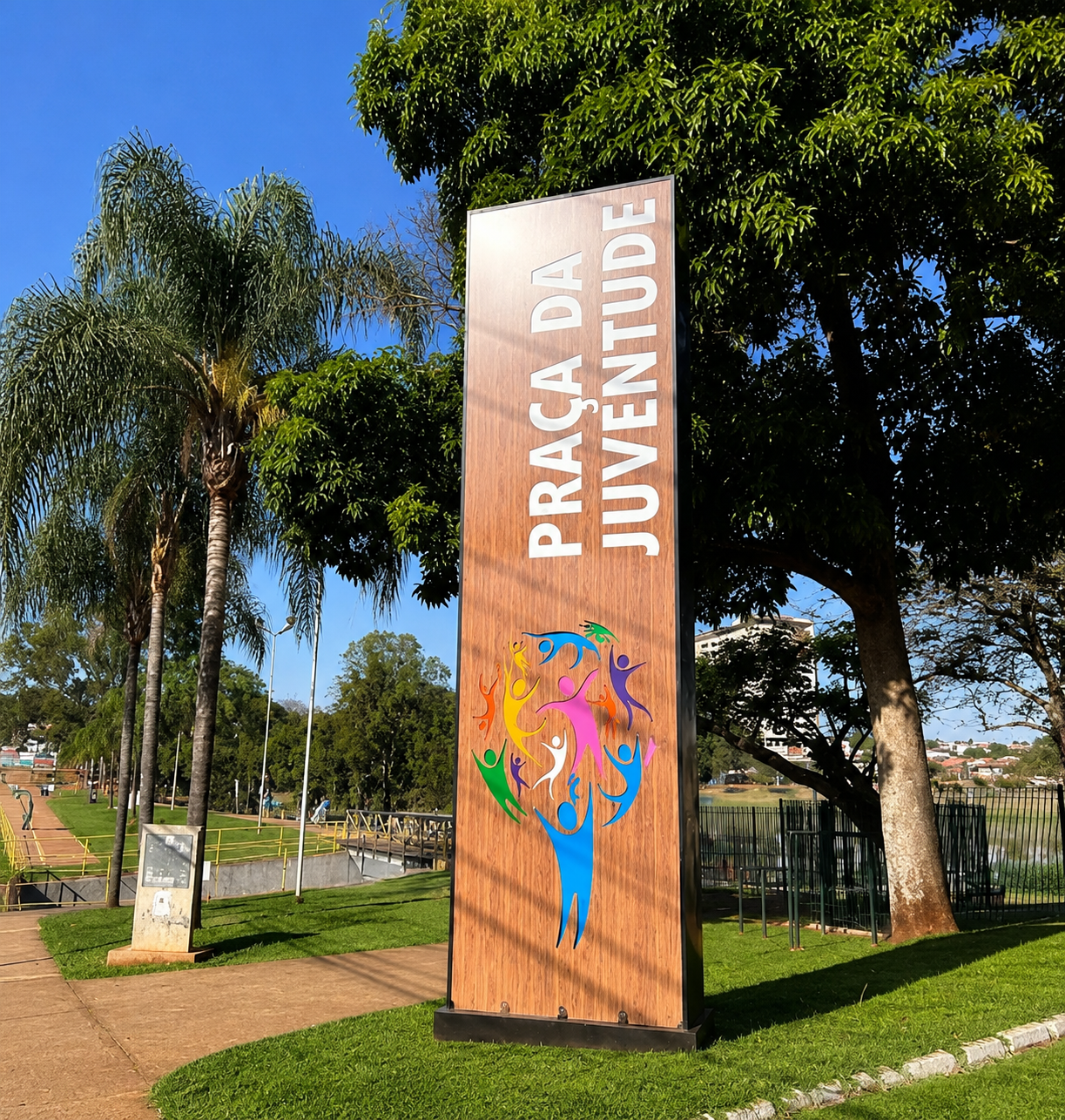 Praça da Juventude — totens de sinalização e comunicação visual
