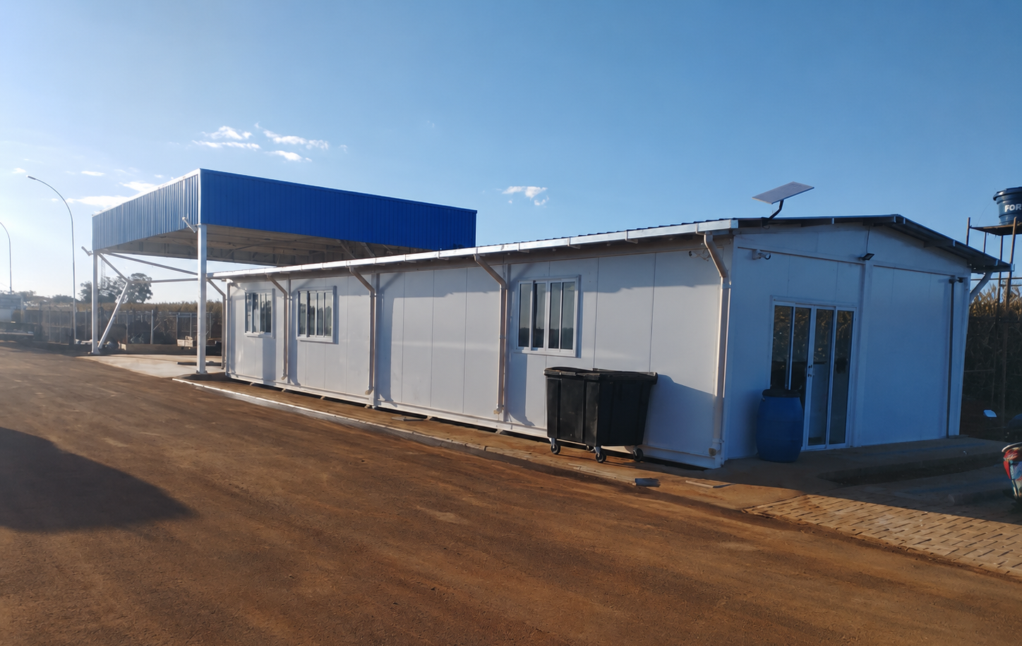 Base de atendimento ao usuário — estruturas modulares e acabamento
